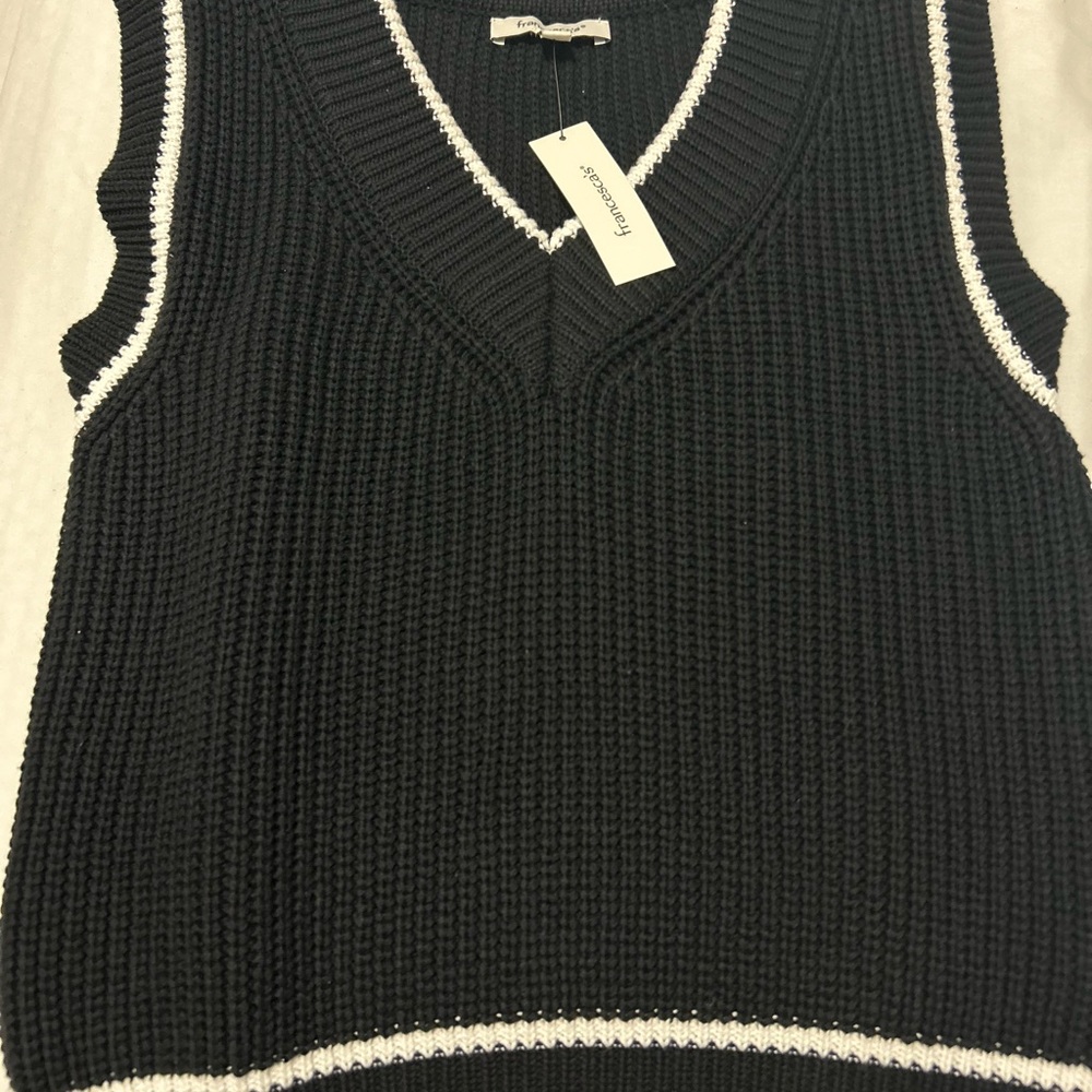 Black Sleeveless Knit Sweater Vest